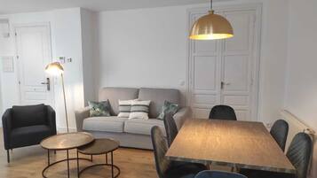 Family Apartment, Private Bathroom, Courtyard View (2 Habitaciones) | Interior