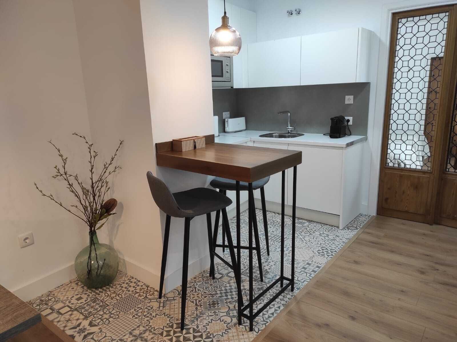 Family Apartment, Private Bathroom, Courtyard View (2 Habitaciones) | Private kitchen | Highchair