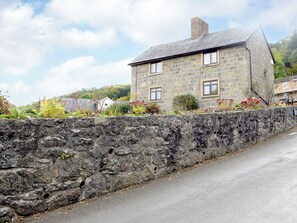 Exterior - Set in the picturesque border town of Montgomery, close to all town amenities. (Montgomery, near Welshpool)