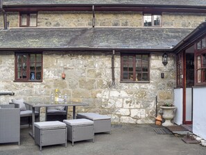 Outdoor dining - Set in the picturesque border town of Montgomery, close to all town amenities. (Montgomery, near Welshpool)