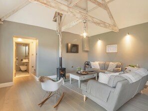 Fireplace - 2 bedroom accommodation in Northrepps (Northrepps)