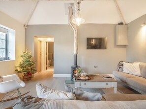 TV, fireplace - 2 bedroom accommodation in Northrepps (Northrepps)