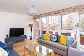 TV, offices - Spacious 3BD Duplex Steps from Old Street Station (London)