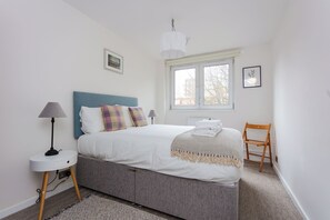 3 dormitorios, tabla de planchar con plancha, Internet y ropa de cama
