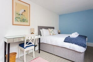 Room - Spacious 3BD Duplex Steps from Old Street Station (London)