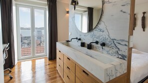 3 habitaciones, tabla de planchar con plancha y wifi gratis 