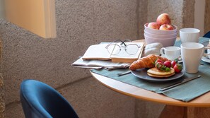 Dining - Dirk Apartment - Almada 4º F by LovelyStay (Porto)