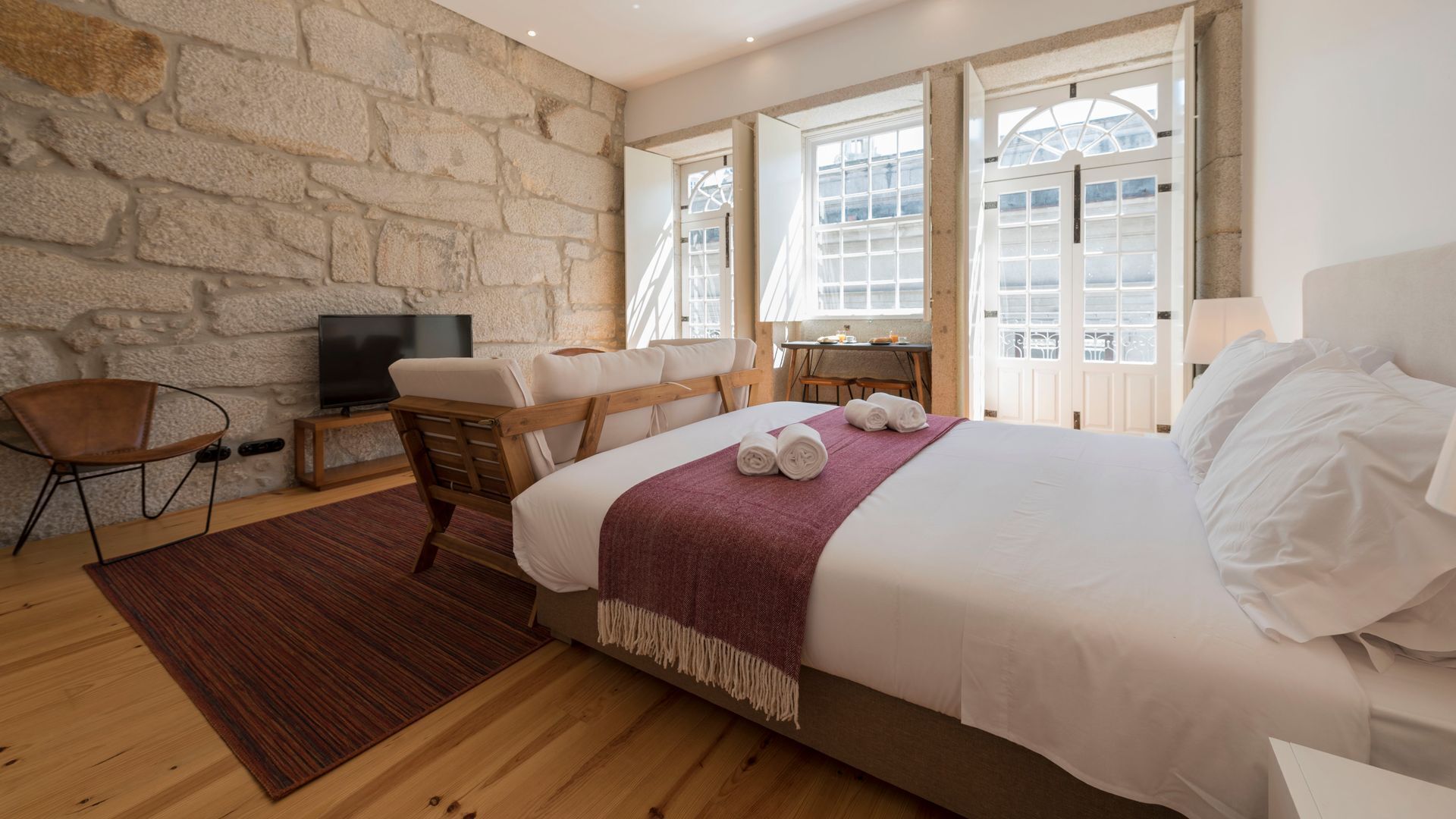 Free WiFi, bed sheets