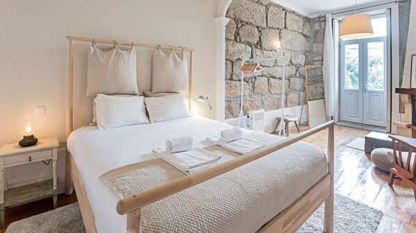 4 bedrooms, iron/ironing board, travel cot, free WiFi