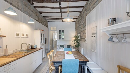 The Fig Tree House by LovelyStay