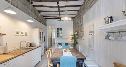 The Fig Tree House by LovelyStay