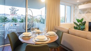 Dining - Bombarda 2L - Studio in Art District by LovelyStay (Porto)