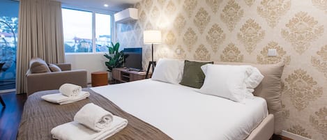 Iron/ironing board, free WiFi, bed sheets