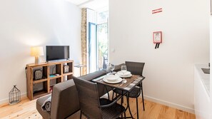Dining - Central Studio w/ Pool & Patio by LovelyStay (Porto)