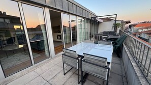 Outdoor dining - Luminous Premium Loft w/AC & Terrace by LovelyStay (Porto)