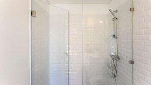 Hair dryer, towels - Luminous Premium Loft w/AC & Terrace by LovelyStay (Porto)