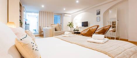 Iron/ironing board, free WiFi, bed sheets