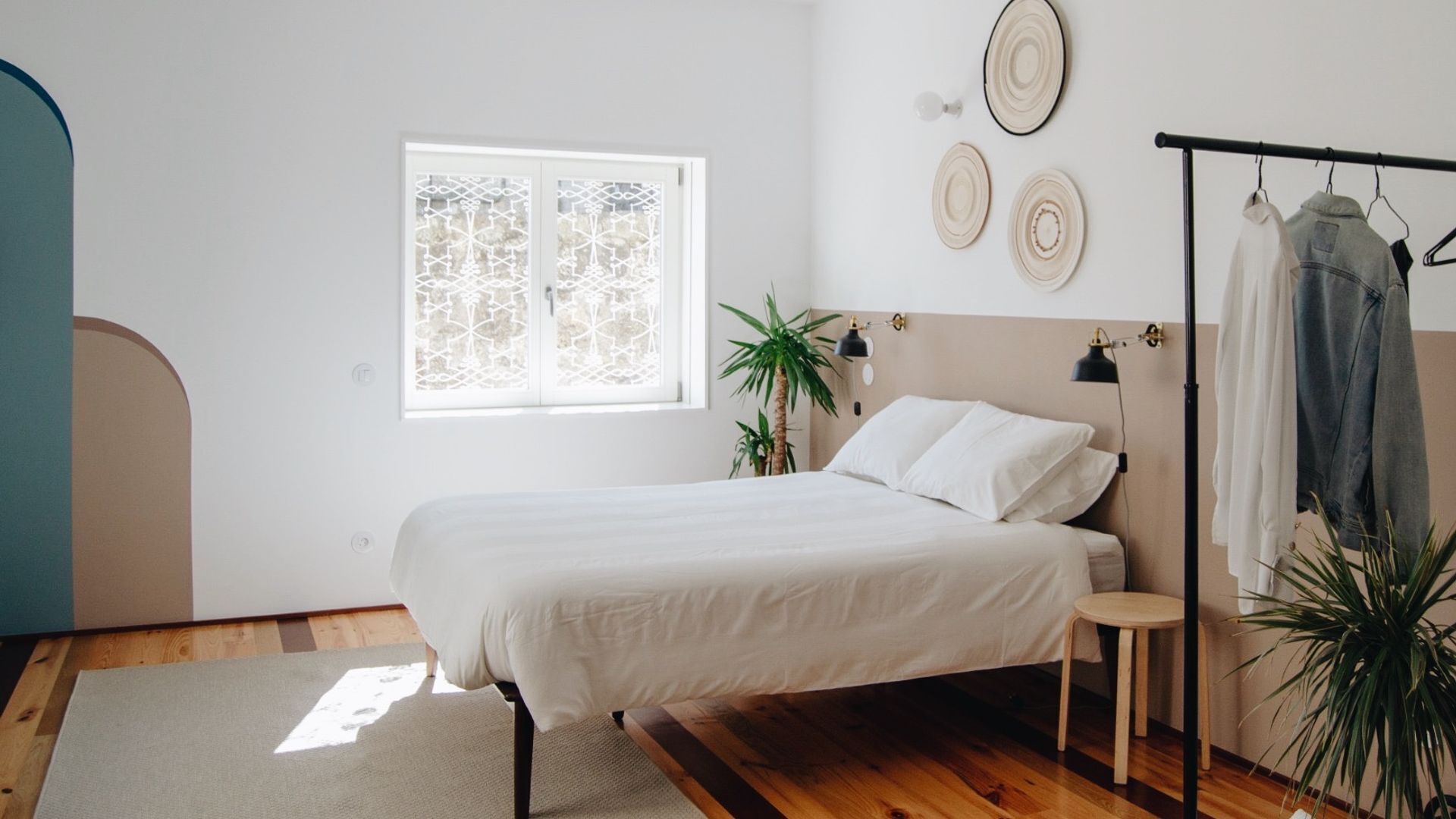 Een strijkplank/strijkijzer, gratis wifi, beddengoed