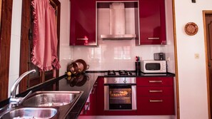 Frigorífic, microones, forn i placa de cuina