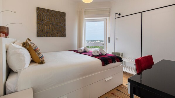 2 chambres, fer et planche à repasser, Wi-Fi gratuit, draps fournis