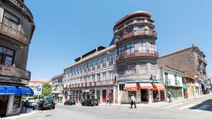 Exterior - Top floor Balcony Apartment by LovelyStay (Porto)