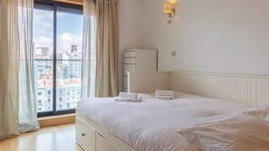 2 bedrooms, iron/ironing board, free WiFi, bed sheets - Modern Apartment in Anjos by LovelyStay (Lisboa)