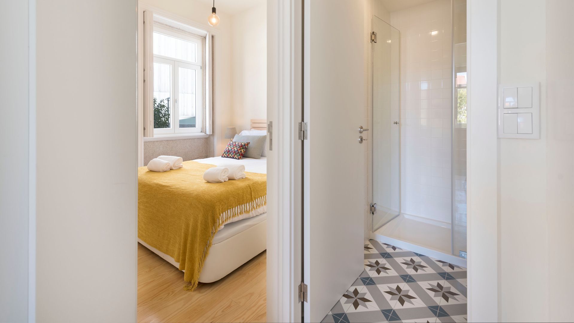 1 habitación, tabla de planchar con plancha, wifi gratis y ropa de cama 