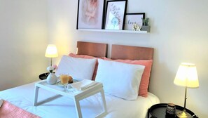 2 bedrooms, iron/ironing board, free WiFi, bed sheets