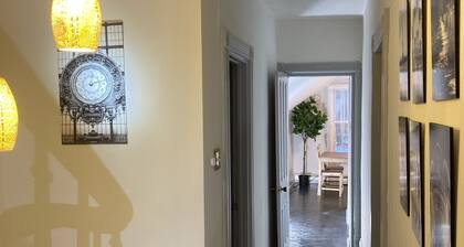 Beautiful Second floor Furnished apartment in the heart of Newmarket