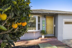 Welcome to this charming home with a garden and garage.