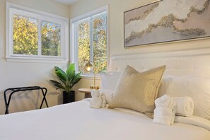 3 chambres, fer et planche à repasser, Wi-Fi, draps fournis