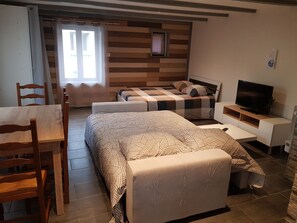 Fer et planche à repasser, Wi-Fi gratuit, draps fournis