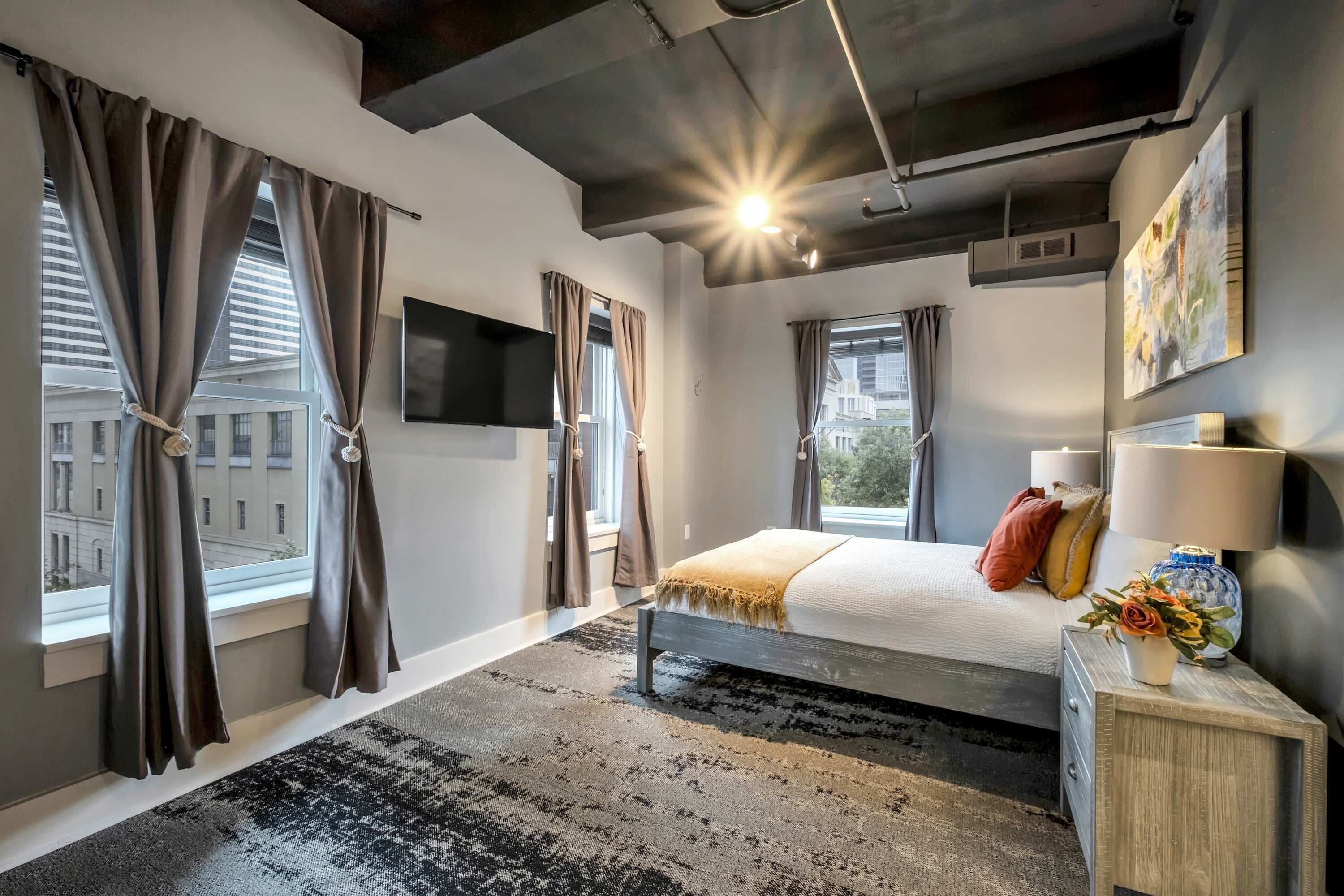6 bedrooms, iron/ironing board, WiFi, bed sheets
