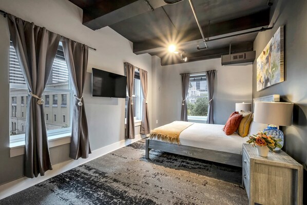 6 bedrooms, iron/ironing board, WiFi, bed sheets