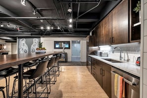 Fridge, microwave, dishwasher, coffee/tea maker
