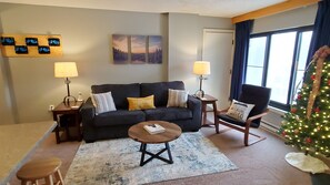 Televisión y chimenea 