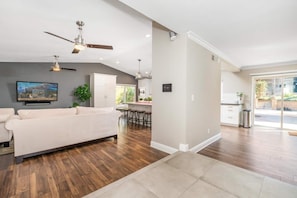 Smart-TV, Kamin, Tischfußball, Stereoanlage