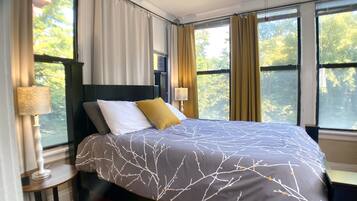 2 camere, una scrivania, ferro/asse da stiro, culla da viaggio