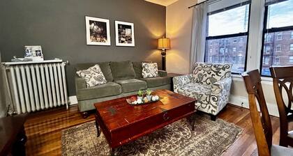 Family-Friendly, King & Queen beds, steps to Metrolink+ Off-Street Parking
