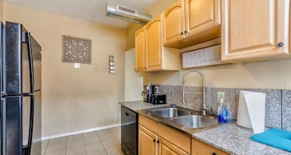 Cozy Suite with King + Queen beds- Steps to MetroLink + Free Gated Parking