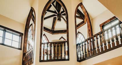 Sleeps 39 comfortably (50 max), Parking for up to 13 vehicles, 10 bedrooms, 7 Full baths, 2 Half ...