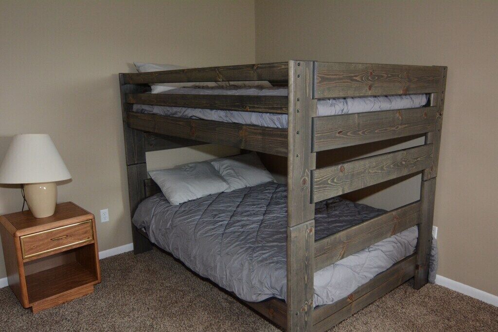 3 عدّة غرف نوم وواي فاي وملاءات أسرّة