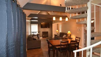 Smart TV, fireplace