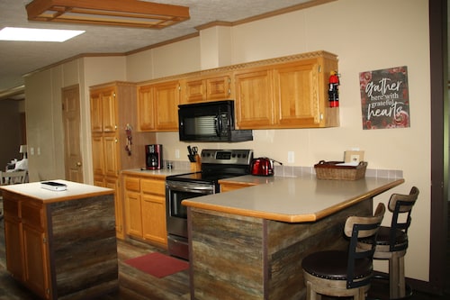 Come relax in this beautiful 3 bedroom house with lots of space! cozy & peaceful