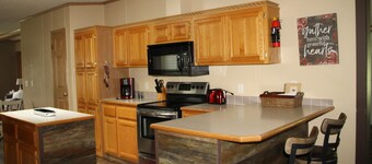 Come relax in this beautiful 3 bedroom house with lots of space! cozy & peaceful