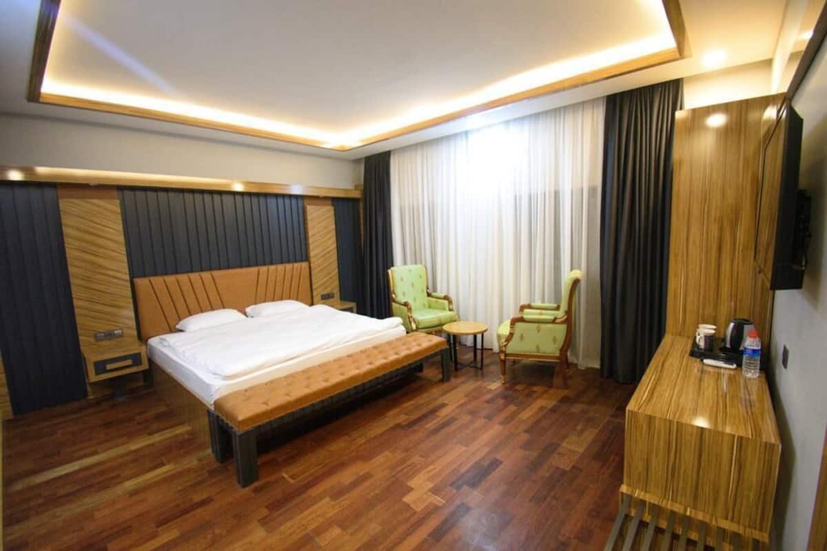 Honeymoon Room | Free WiFi