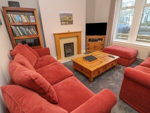 Cottage | Phòng khách | TV