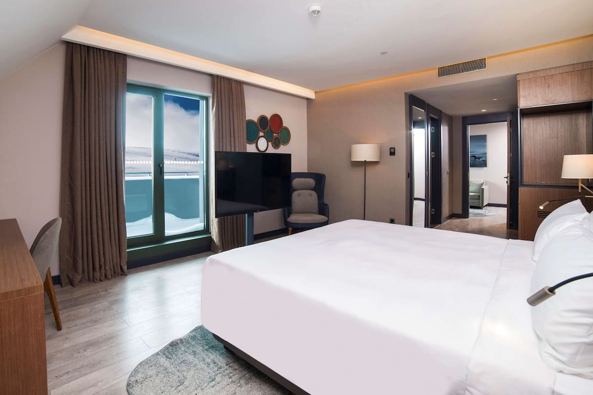 Junior Suite, Balcony, Mountain View | Premium bedding, free minibar, in-room safe, desk