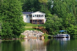 Exterior - Private Lake / Sleeps 13 / Dogs Welcome / FREE Nearby Resort Amenities Included (Bigfork)