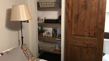 1 chambre, fer et planche à repasser, Wi-Fi gratuit, draps fournis